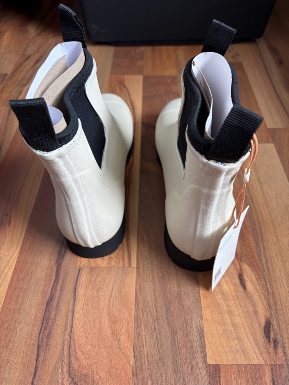 Quince Waterproof Ankle Chelsea Rubber Rain Boots in Stone Quiet Luxury Size 9 - Picture 4 of 11